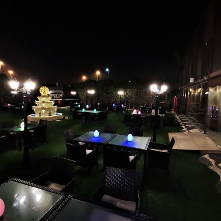 Villaggio Hotel Абу-Дабі Екстер'єр фото